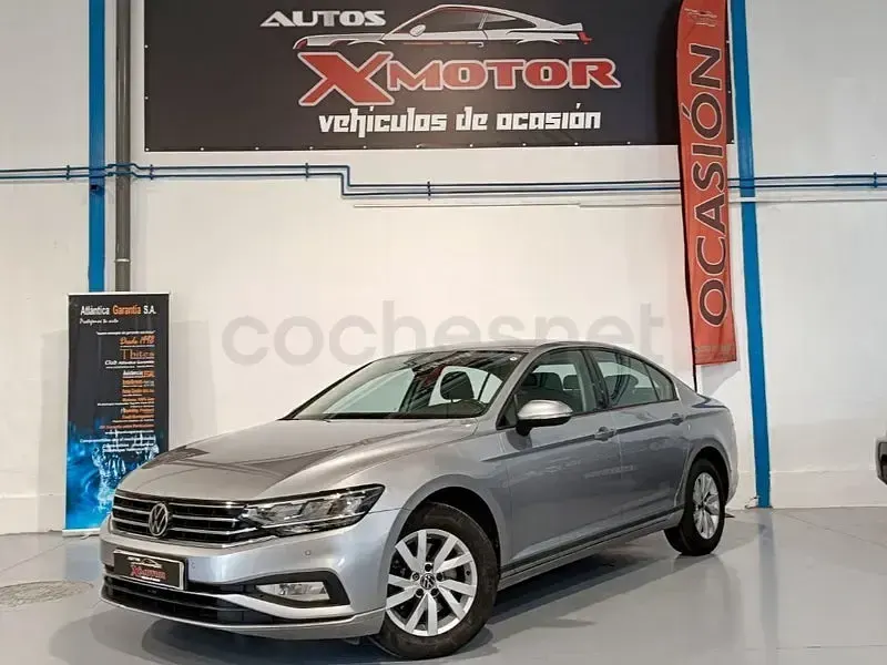 Usado VW Passat Business 150 CV (110 kW) 2021 Gris / plata Berlina