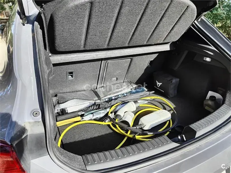 Usado Cupra Leon 245 CV (180 kW) 2020 Gris / plata Berlina