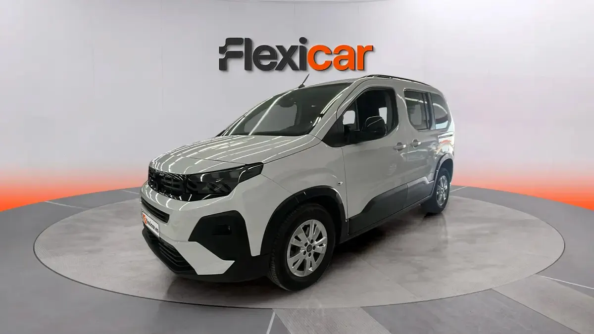 Usado Peugeot Rifter Allure 131 CV (96 kW) 2024 Blanco Monovolumen