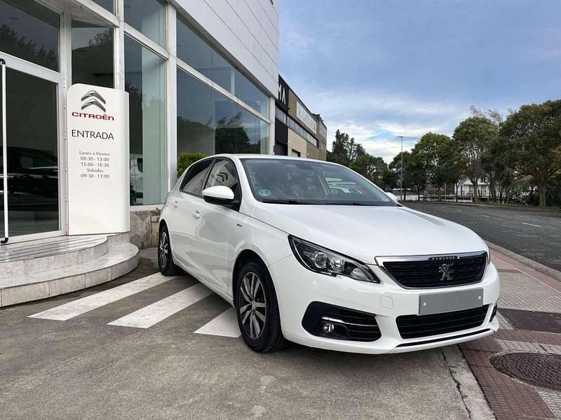 Usado Peugeot 308 Style 131 CV (96 kW) 2021 Blanco Utilitario