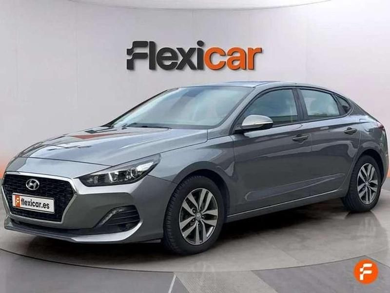Usado Hyundai i30 110 HP (80 kW) 2019 Cinzento Citadino