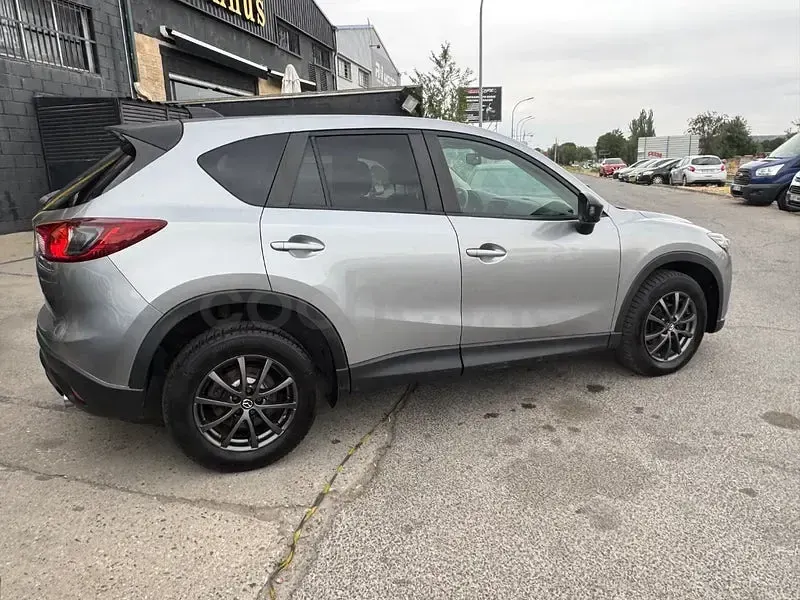Usado Mazda CX-5 Luxury 150 CV (110 kW) 2015 Gris / plata SUV