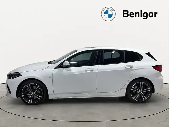 Begagnad BMW 120 Shadowline 190 HK (139 kW) 2022 Vit Halvkombi