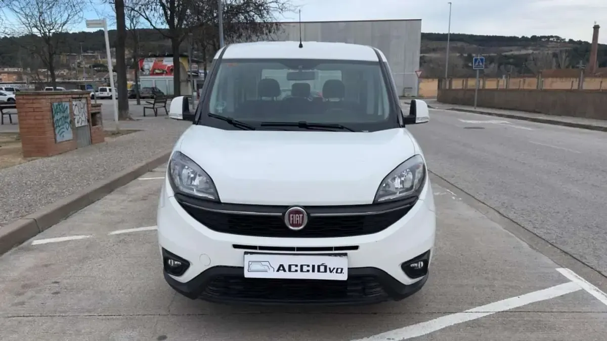Usado Fiat Doblò 95 CV (69 kW) 2021 Blanco Monovolumen