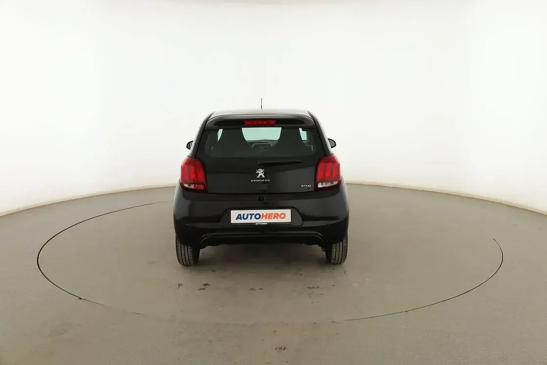 Usado Peugeot 108 Allure 70 CV (51 kW) 2016 Negro Berlina