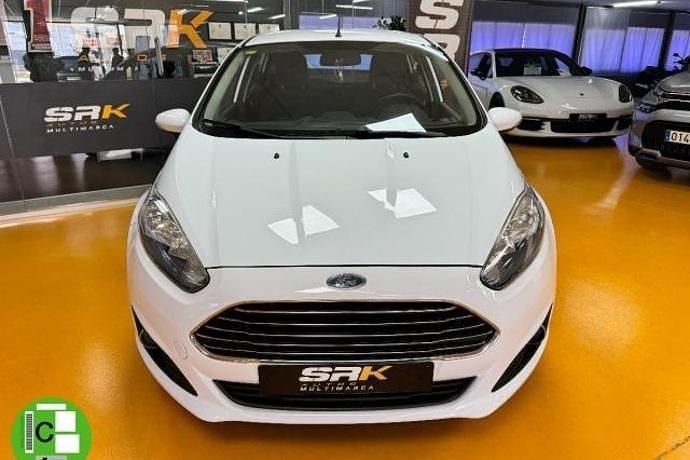Usado Ford Fiesta Trend 101 CV (74 kW) 2014 Blanco Utilitario