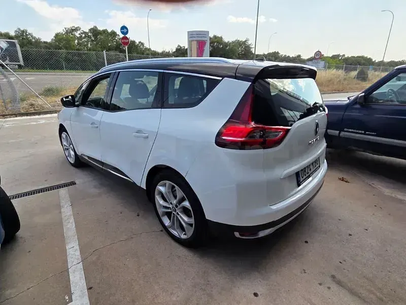 Usado Renault Grand Scénic IV Intens 110 CV (80 kW) 2017 Blanco Monovolumen