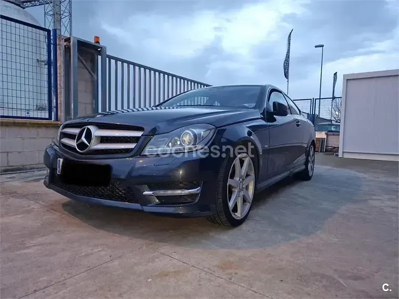 Usado Mercedes C220 170 CV (125 kW) 2011 Negro Coupe