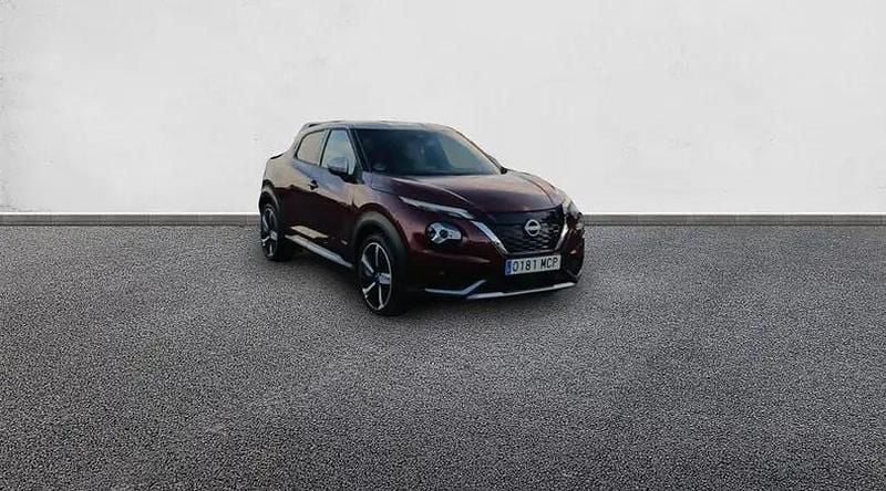 Usado Nissan Juke N-Connecta 143 CV (105 kW) 2022 Burgundy (metalizado) techo di SUV
