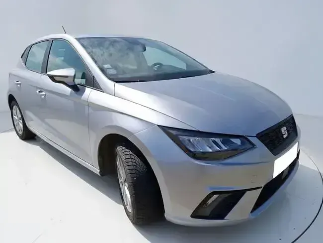 Usado Seat Ibiza Style 95 CV (69 kW) 2022 Gris Utilitario