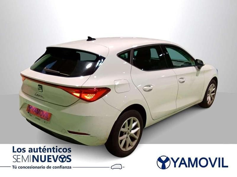 Usado Seat Leon Style 110 CV (80 kW) 2021 Blanco Utilitario