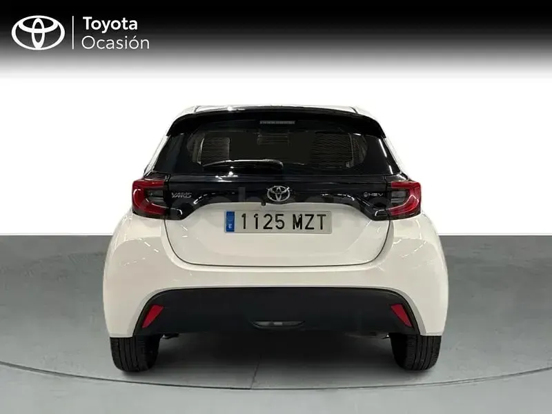 Usado Toyota Yaris Hybrid Active 116 CV (85 kW) 2025 Blanco Berlina