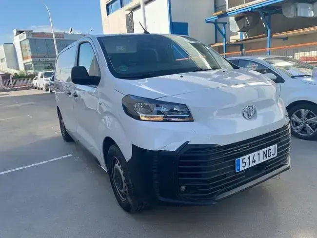 Usado Toyota Proace 120 CV (88 kW) 2025 Blanco Monovolumen