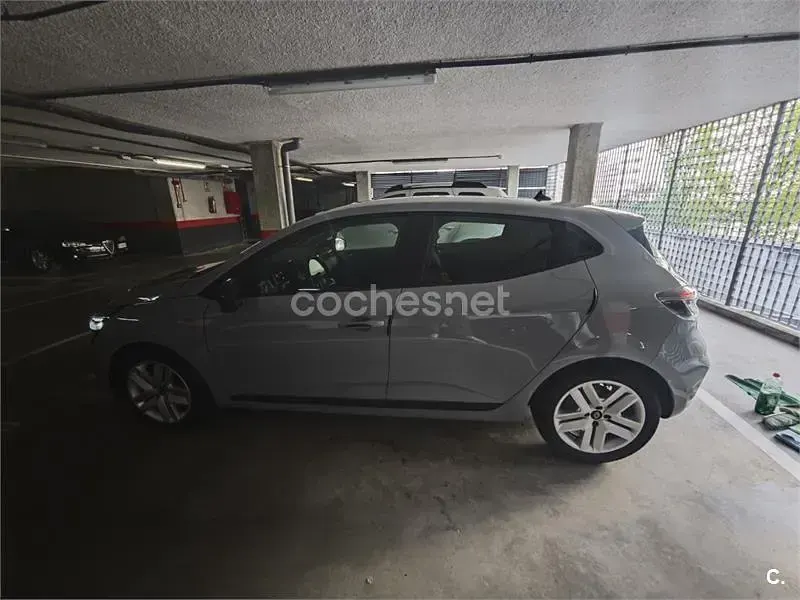 Usado Renault Clio V Techno 143 CV (105 kW) 2024 Gris / plata Berlina