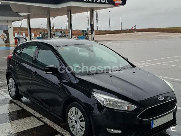 Usado Ford Focus Business Edition 120 CV (88 kW) 2016 Gris / plata Berlina