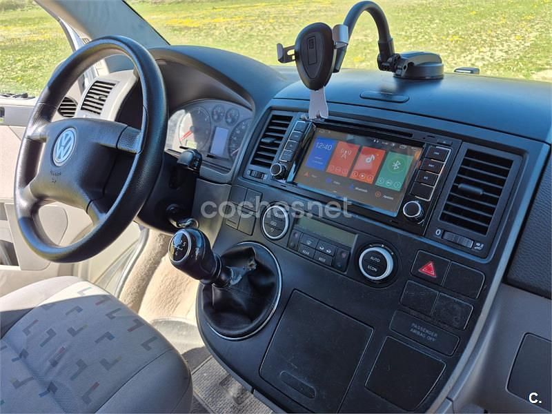 Usado VW Multivan Trendline 104 CV (76 kW) 2006 Gris / plata Monovolumen