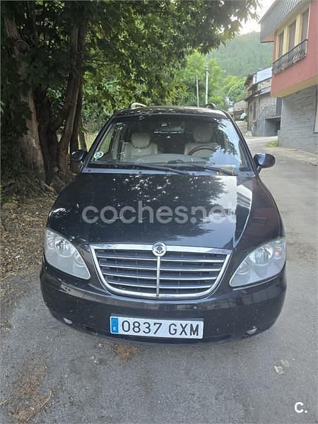 Usado Ssangyong (KGM) Rodius Limited 165 CV (121 kW) 2010 Negro Monovolumen