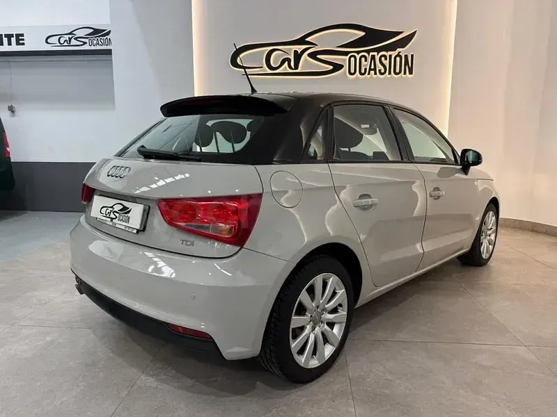 Usado Audi A1 Sportback 90 CV (66 kW) 2017 Gris / plata Utilitario