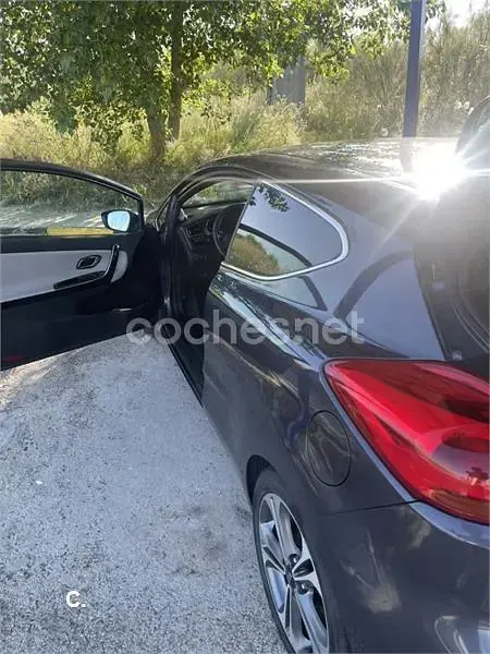 Usado Kia Ceed GT 136 CV (100 kW) 2016 Gris / plata Berlina