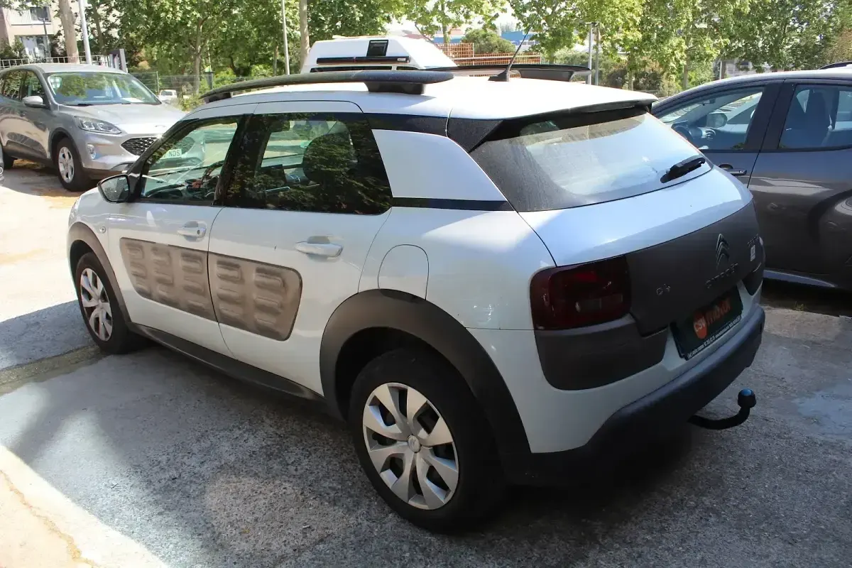 Usado Citroën C4 Cactus PureTech 110 CV (80 kW) 2017 Blanco Utilitario