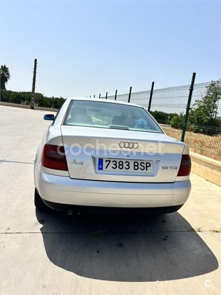 Gris / plata Usado 2000 Audi A4 Familiar | 2500 € - Imagen 1/4