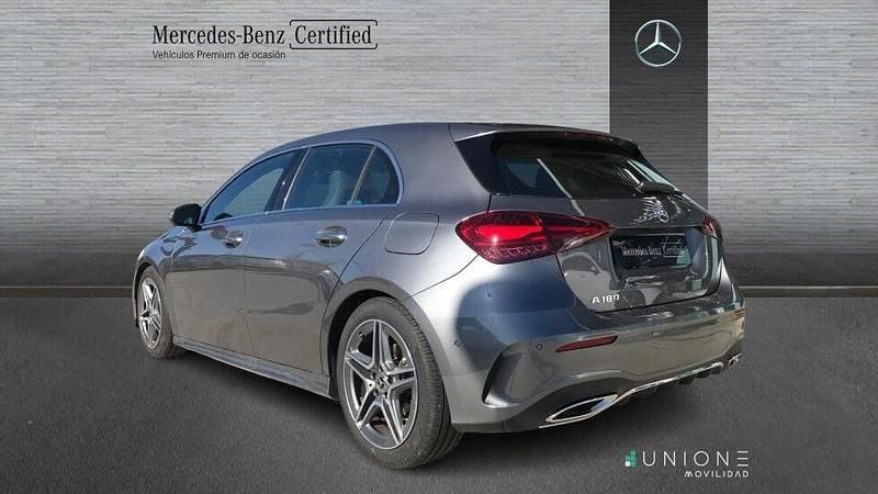 Usado Mercedes A180 136 CV (100 kW) 2025 Gris