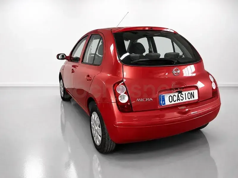 Usado Nissan Micra Visia+ 80 CV (58 kW) 2005 Granate Berlina
