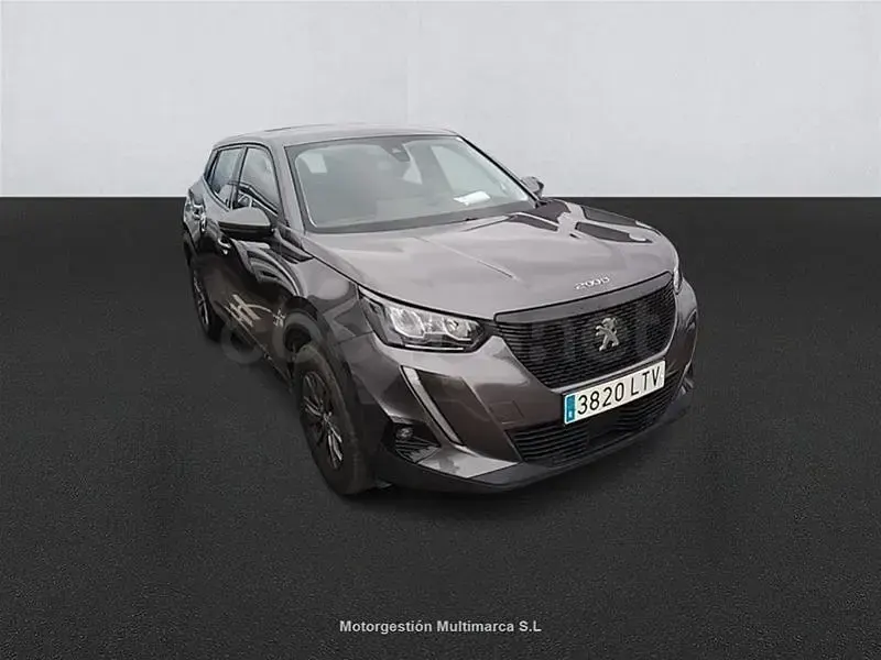 Usado Peugeot 2008 Active 110 CV (80 kW) 2021 Gris / plata SUV