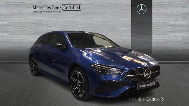 Usado Mercedes CLA250 AMG line 163 CV (119 kW) 2024 Azul denim metalizado Berlina