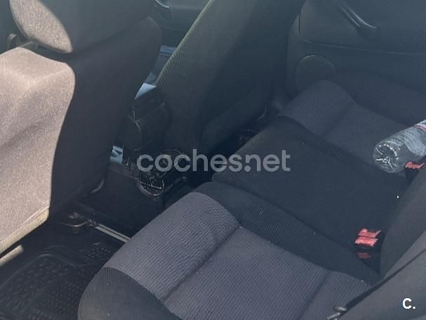 Usado VW Golf IV Highline 130 CV (95 kW) 2001 Gris / plata Berlina