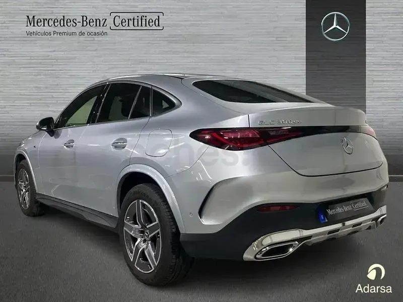 Usado Mercedes GLC300de 333 CV (244 kW) 2025 Plata hightech SUV