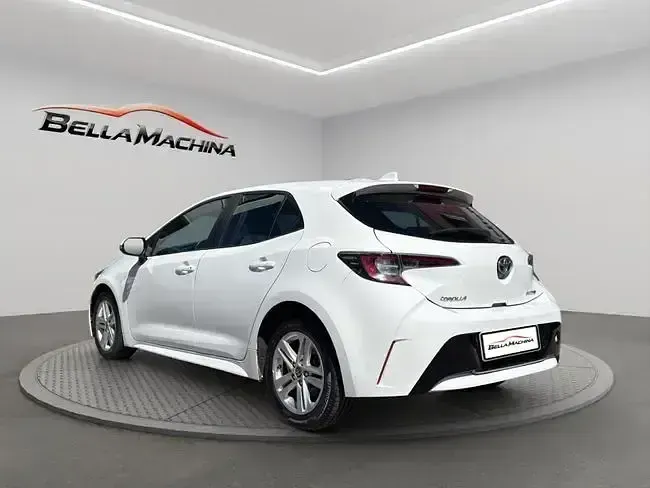 Usado Toyota Corolla Active 122 CV (89 kW) 2022 Rojo Berlina