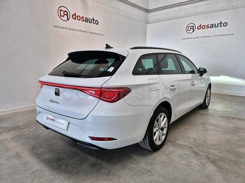 Usado Seat Leon Reference 150 CV (110 kW) 2021 Blanco Familiar