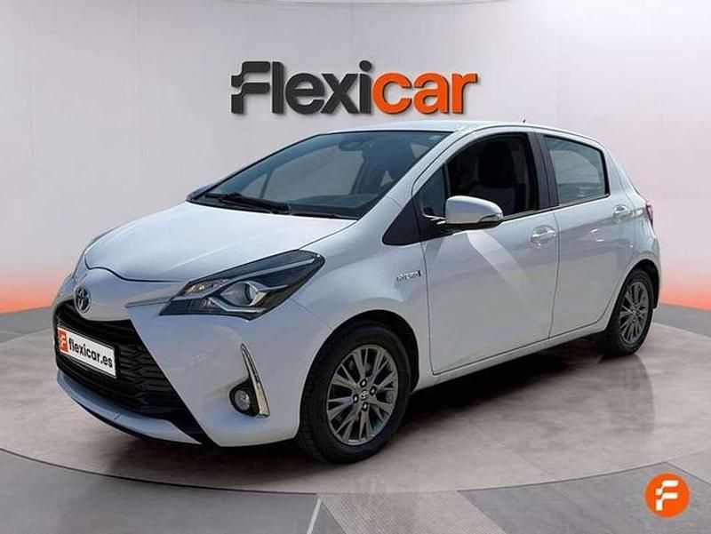 Usado Toyota Yaris Hybrid Active 100 CV (73 kW) 2019 Blanco Utilitario