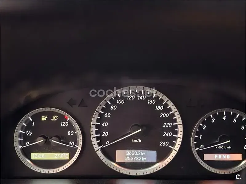Usado Mercedes C180 Elegance 156 CV (114 kW) 2009 Gris / plata Berlina