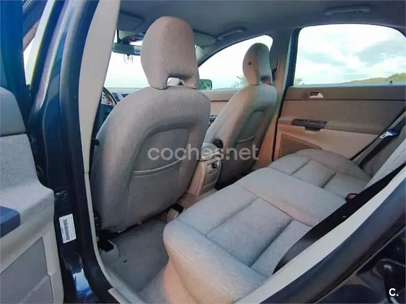 Usado Volvo S40 Kinetic 136 CV (100 kW) 2005 Azul Berlina