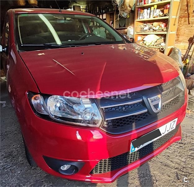 Usado Dacia Sandero 90 HP (66 kW) 2015 Vermelho Sedan