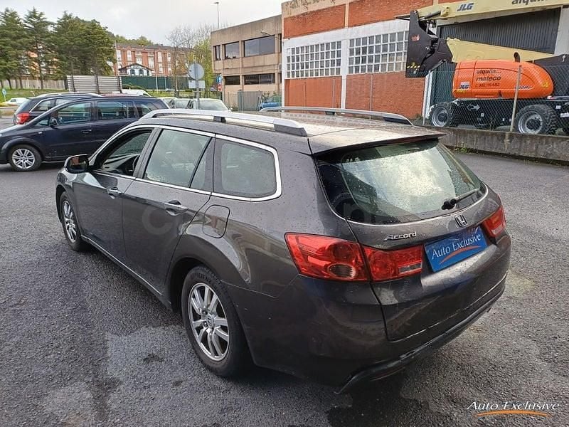 Usado Honda Accord Elegance 156 CV (114 kW) 2011 Gris / plata Familiar