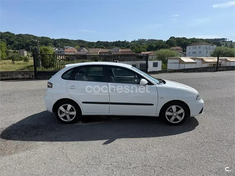Usado Seat Ibiza Reference 100 CV (73 kW) 2007 Blanco Utilitario