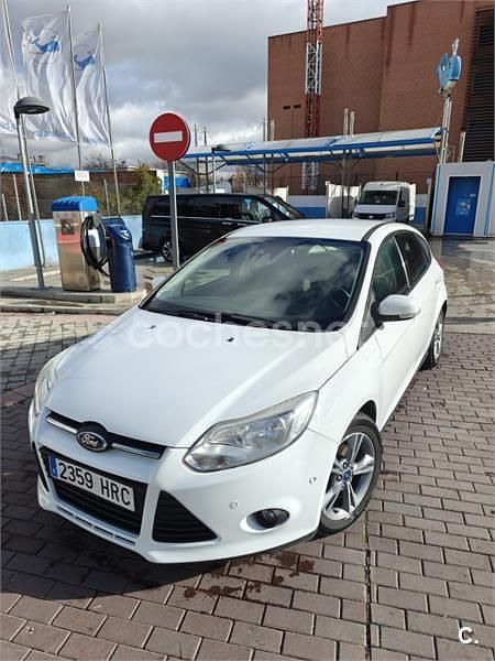 Usado Ford Focus Trend 125 CV (91 kW) 2013 Blanco Berlina
