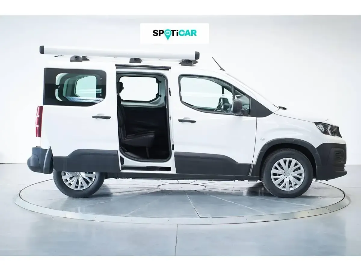 Usado Peugeot Rifter Active 100 CV (73 kW) 2022 Blanco Monovolumen