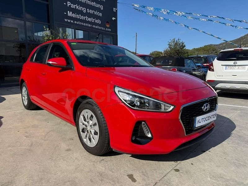 Usado Hyundai i30 140 CV (102 kW) 2017 Rojo Familiar