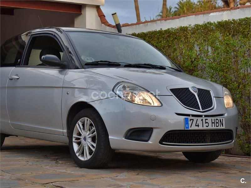 Usado Lancia Ypsilon 75 CV (55 kW) 2011 Gris / plata Utilitario