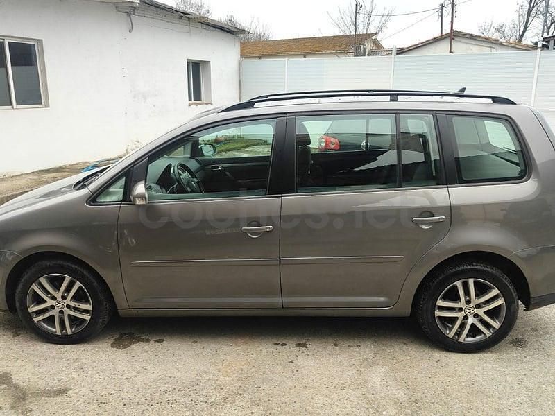 Usado VW Touran Highline 140 CV (102 kW) 2008 Gris / plata Monovolumen