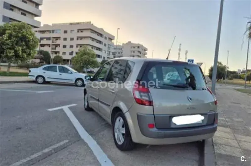 Usado Renault Scénic II Dynamique 105 CV (77 kW) 2006 Beige Monovolumen