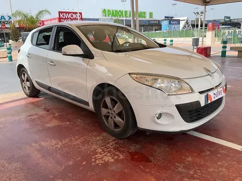 Usado Renault Mégane III Dynamique 110 CV (80 kW) 2011 Blanco Berlina