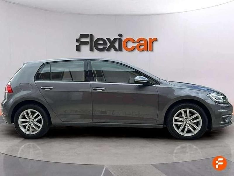 Usado VW Golf VIII Life 116 CV (85 kW) 2020 Gris Utilitario