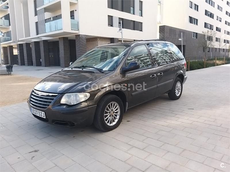 Usado Chrysler Voyager 143 CV (105 kW) 2006 Gris / plata Monovolumen