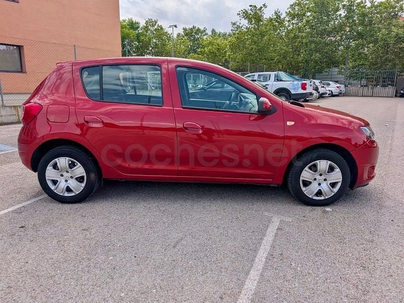 Usado Dacia Sandero Lauréate 90 CV (66 kW) 2013 Granate Berlina