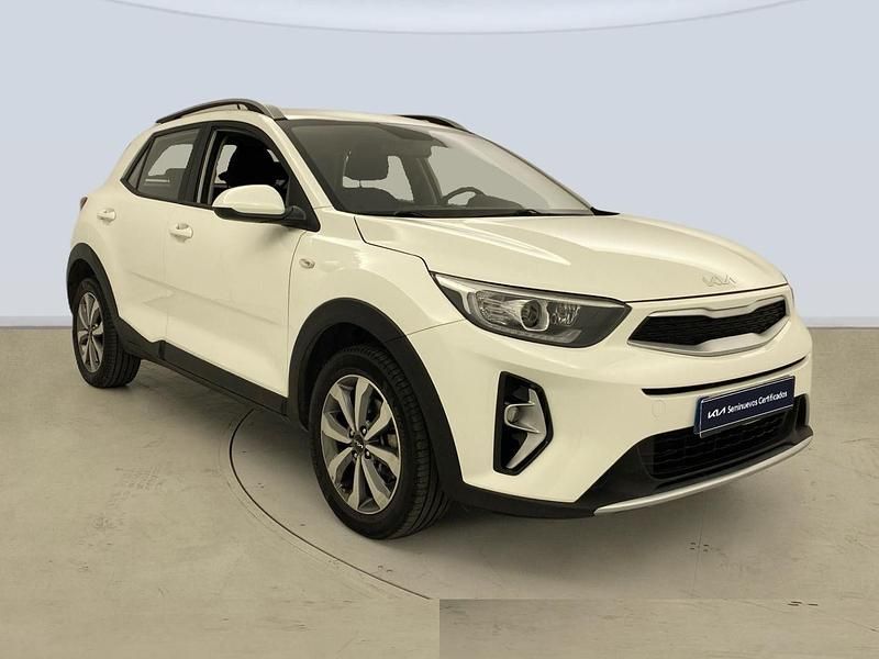 Usado Kia Stonic 84 CV (61 kW) 2023 Blanco SUV